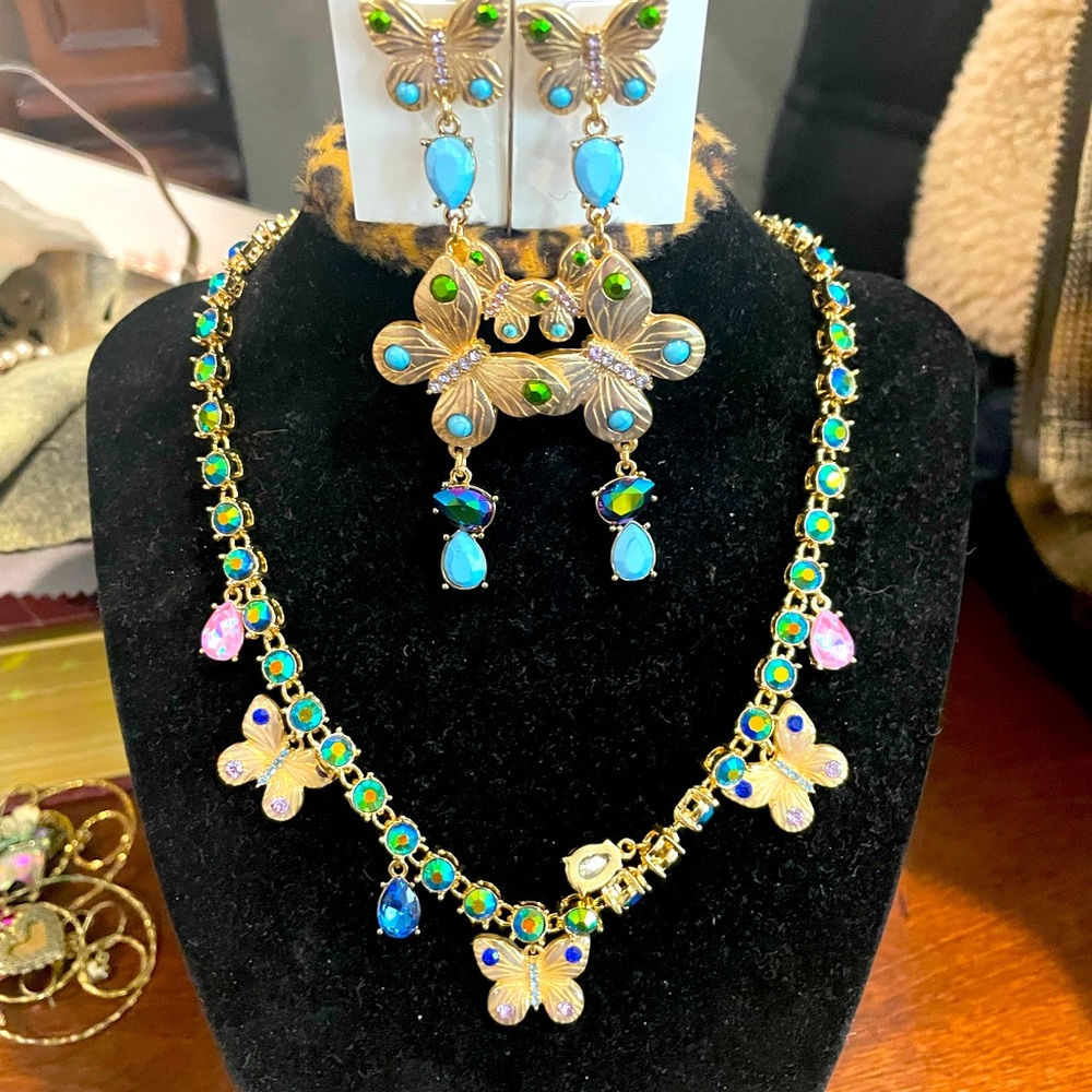 Necklace and earrings